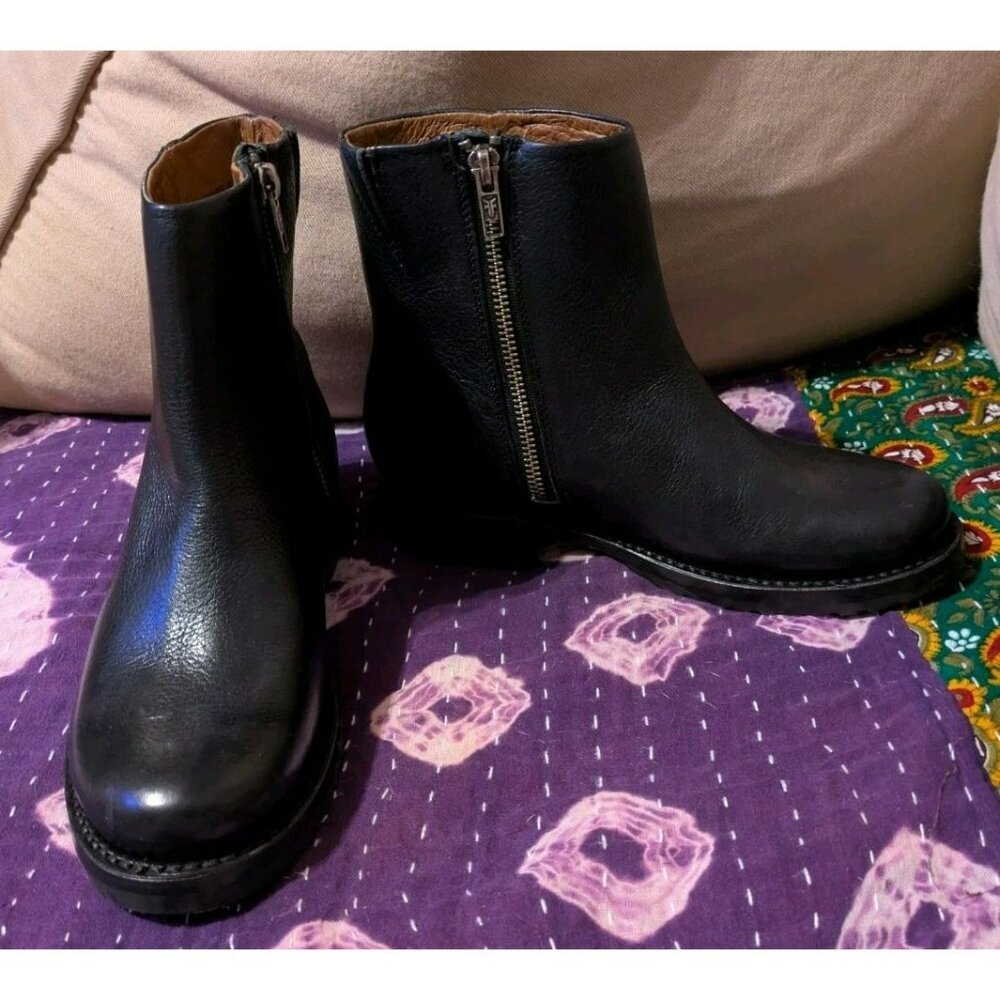 Frye Veronica Inside Zip Ankle Black Booties $258 Women’s New Size 6